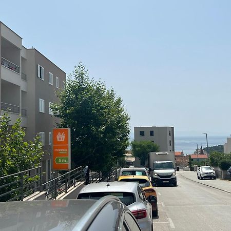 Apartment Lucija - Cozy Flat In The City Center With A Sea View & Parking Makarska Esterno foto