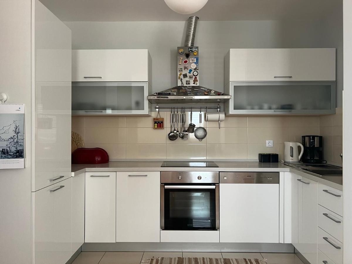Apartment Lucija - Cozy Flat In The City Center With A Sea View & Parking Makarska Esterno foto
