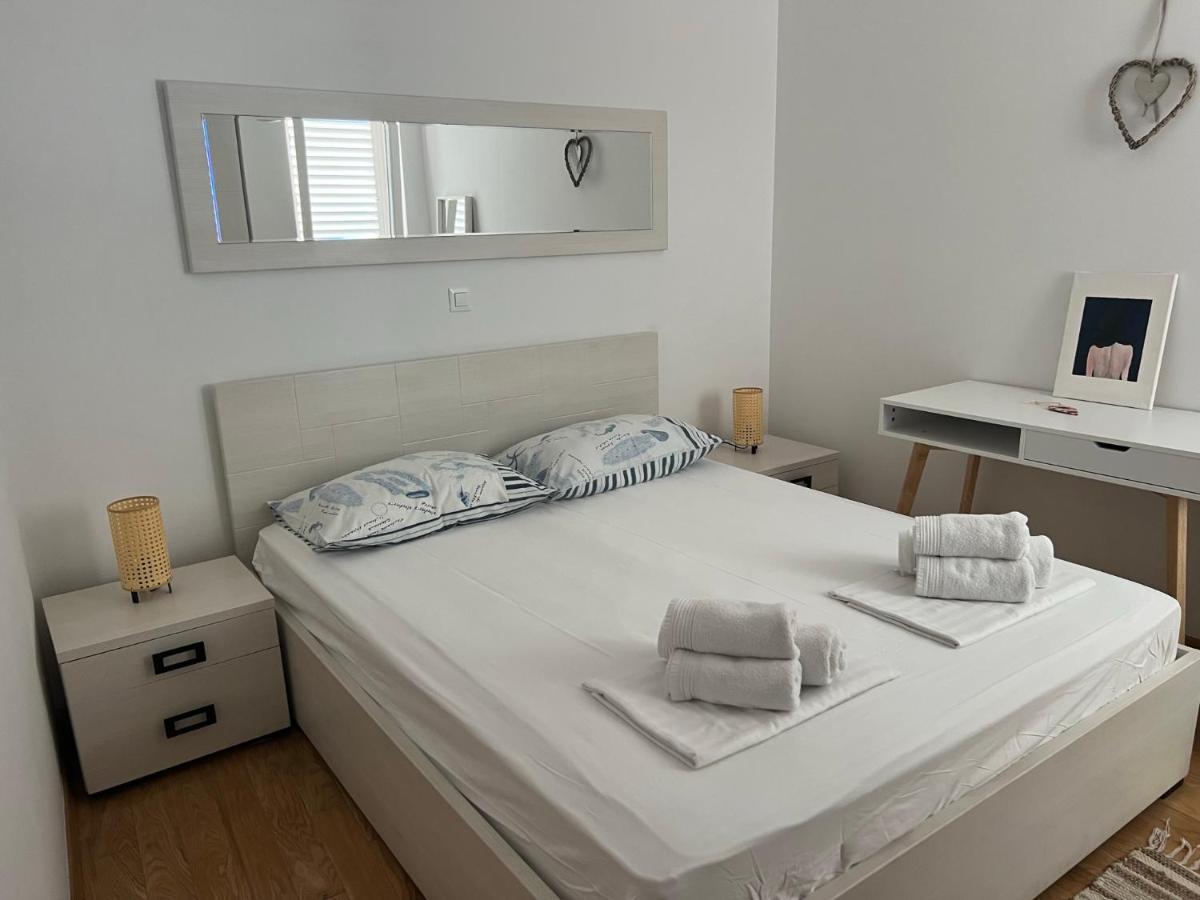 Apartment Lucija - Cozy Flat In The City Center With A Sea View & Parking Makarska Esterno foto
