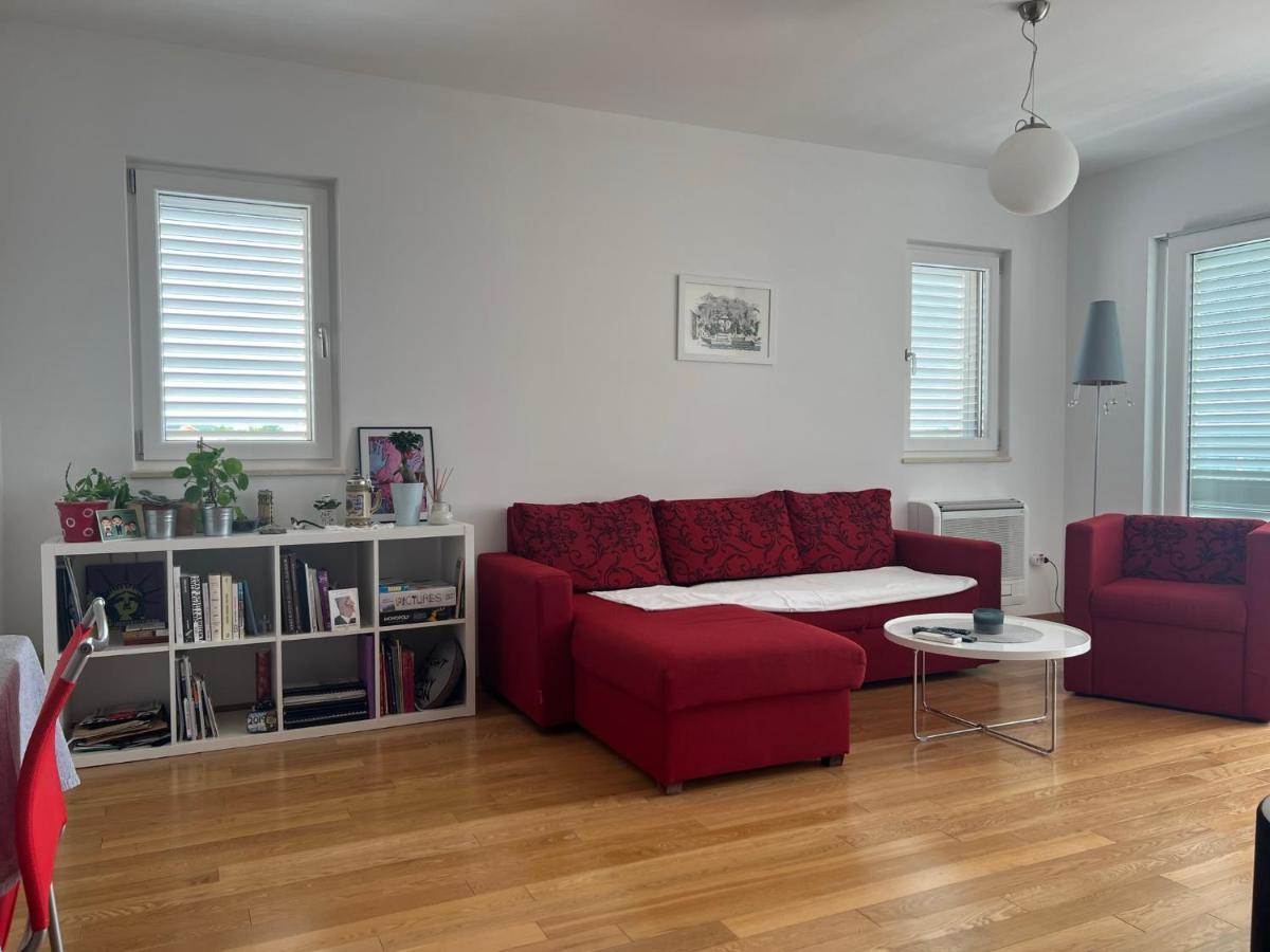 Apartment Lucija - Cozy Flat In The City Center With A Sea View & Parking Makarska Esterno foto