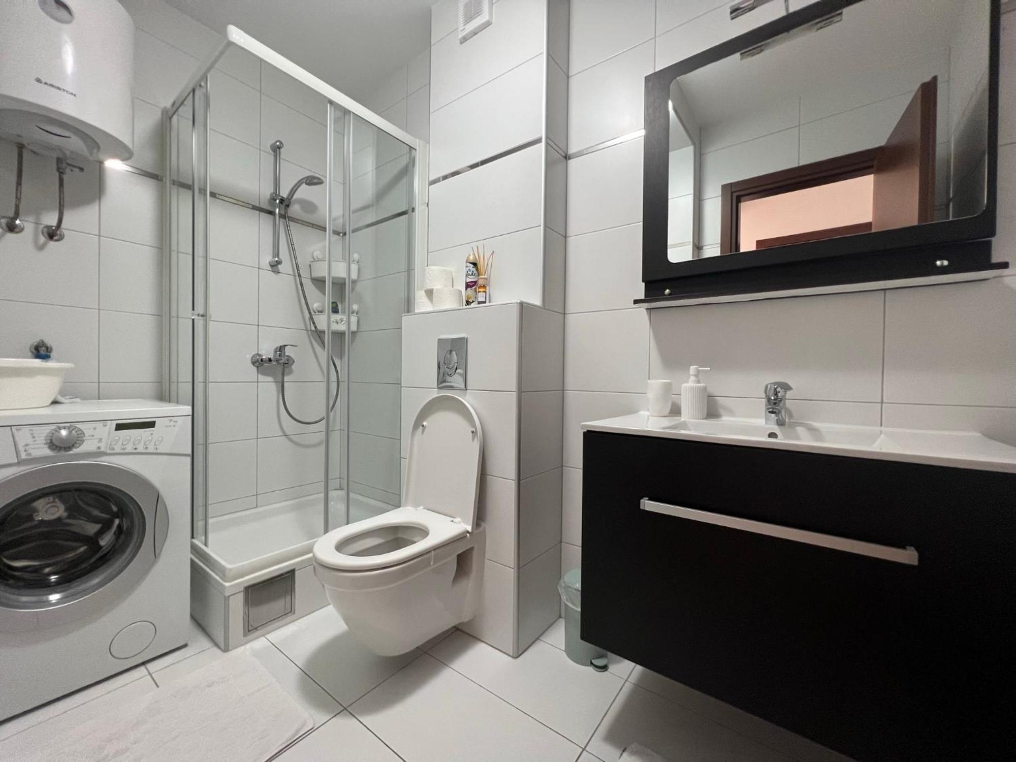 Apartment Lucija - Cozy Flat In The City Center With A Sea View & Parking Makarska Esterno foto