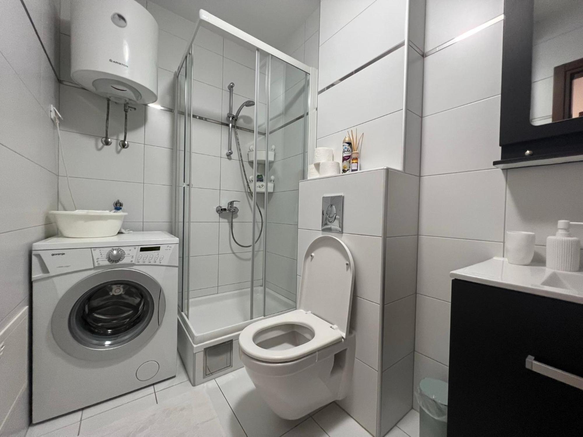 Apartment Lucija - Cozy Flat In The City Center With A Sea View & Parking Makarska Esterno foto