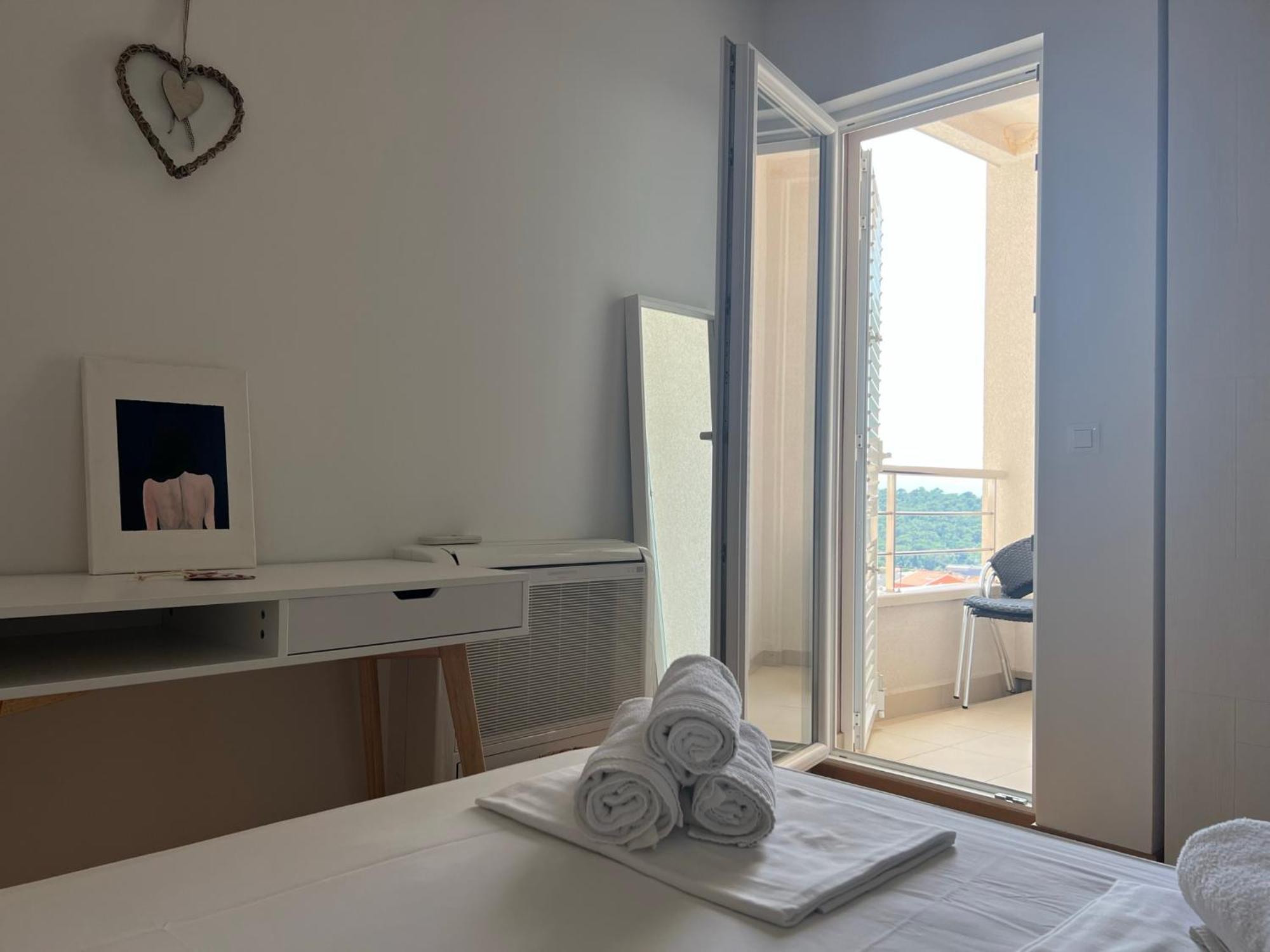 Apartment Lucija - Cozy Flat In The City Center With A Sea View & Parking Makarska Esterno foto