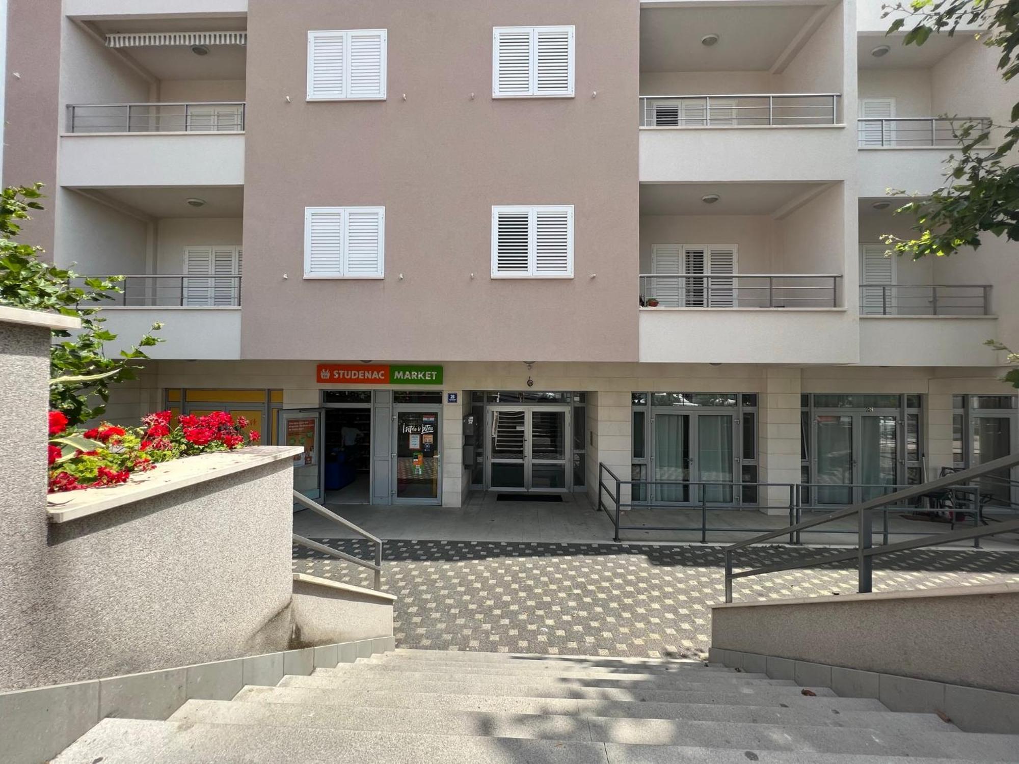 Apartment Lucija - Cozy Flat In The City Center With A Sea View & Parking Makarska Esterno foto