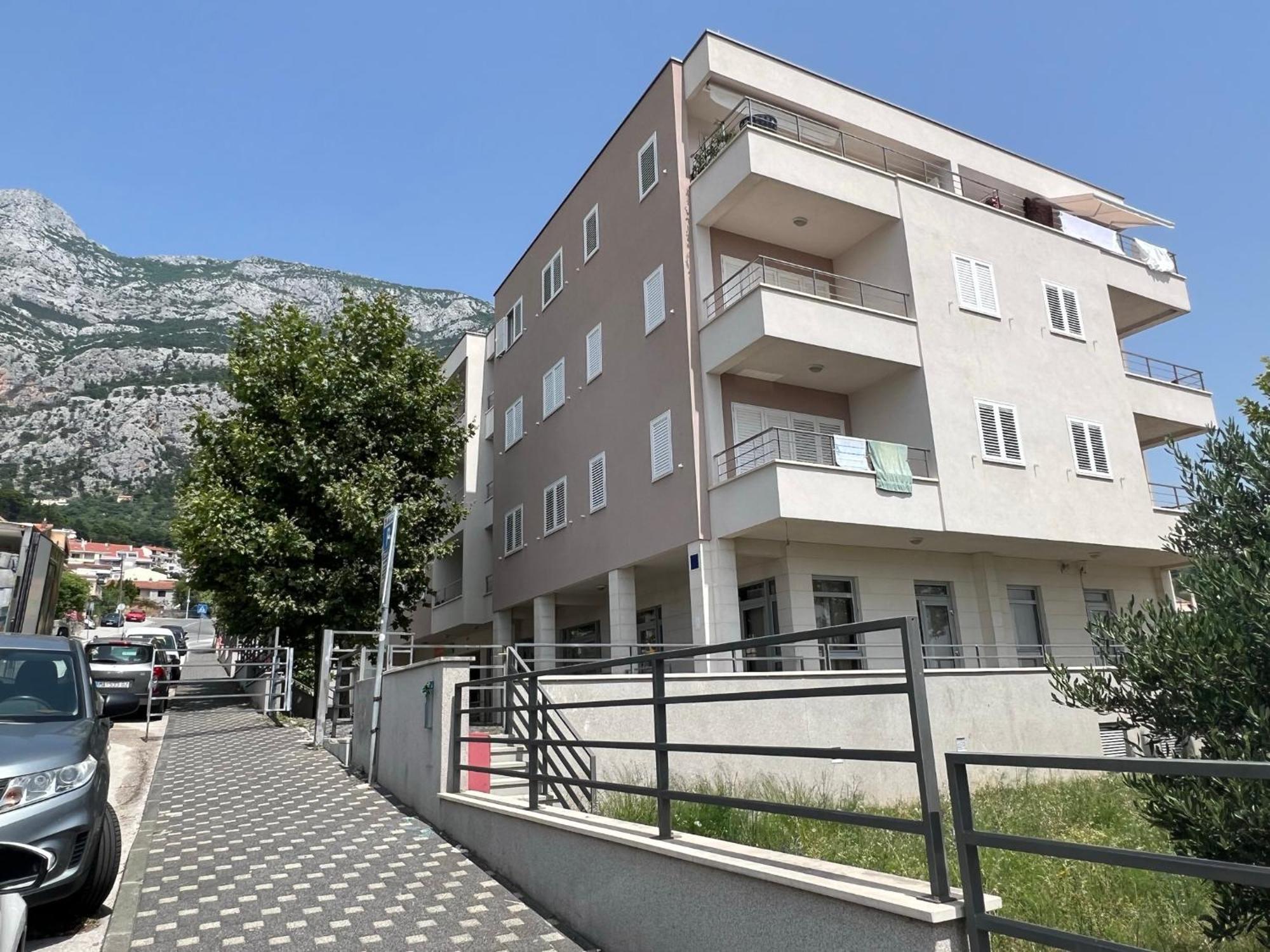 Apartment Lucija - Cozy Flat In The City Center With A Sea View & Parking Makarska Esterno foto